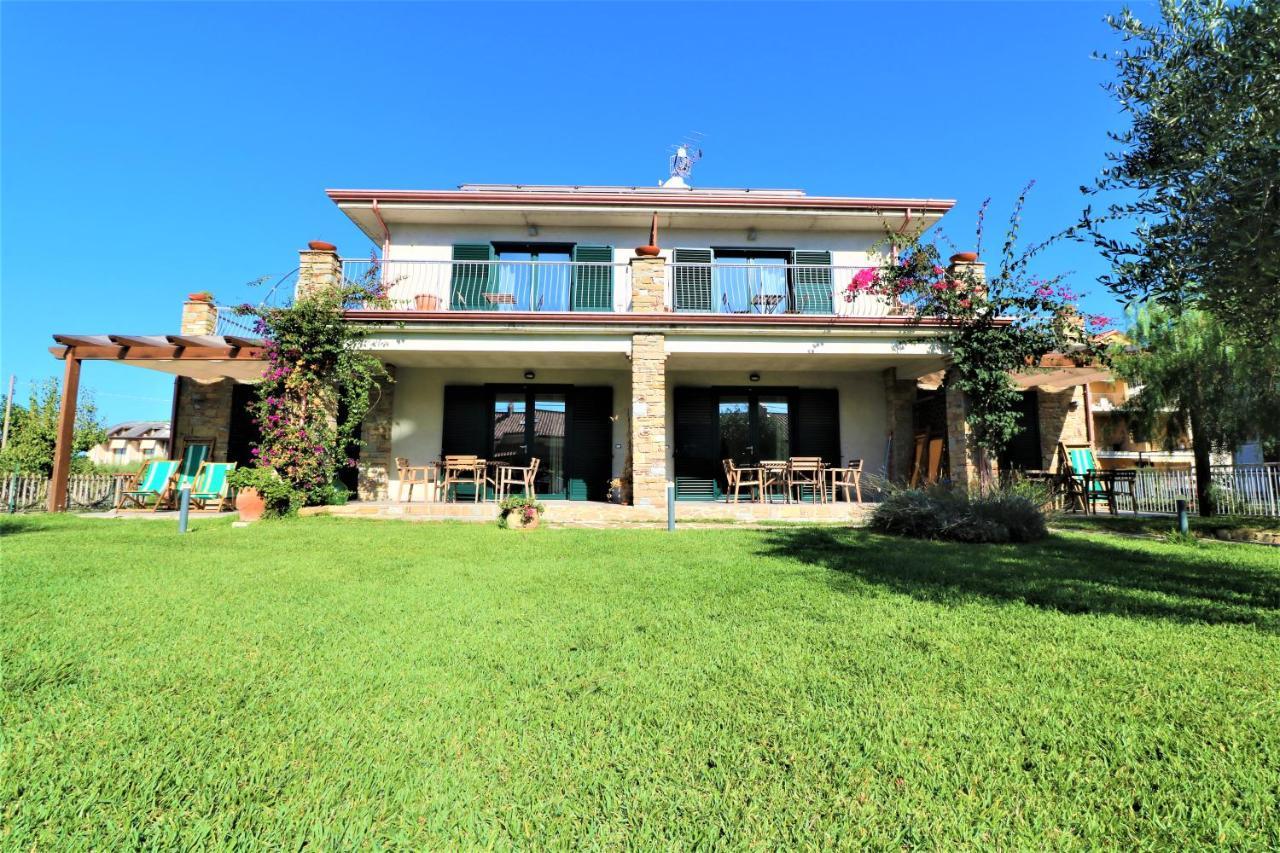 Villa Di Marinella 아셰아 외부 사진